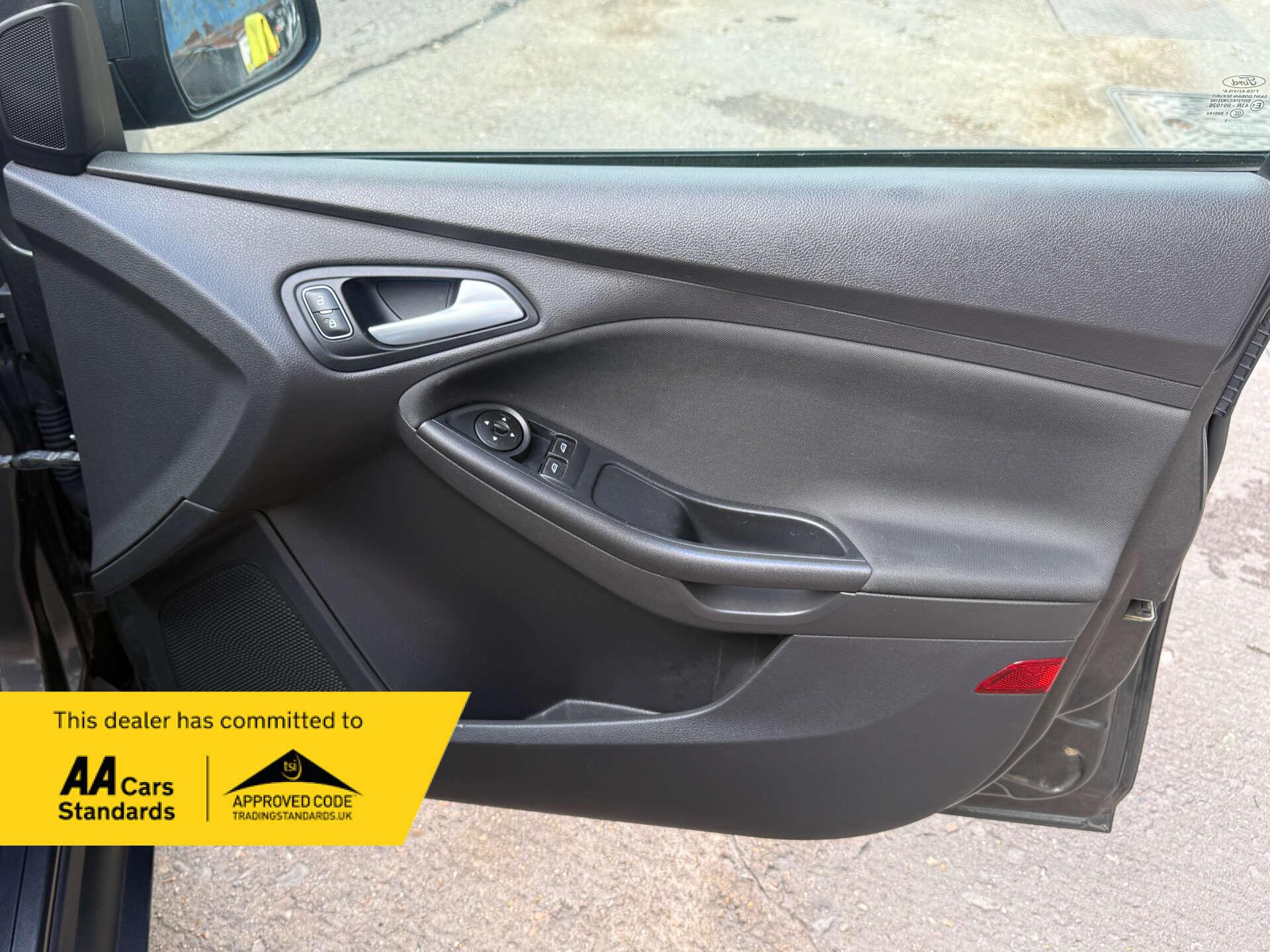 Ford Focus view 38