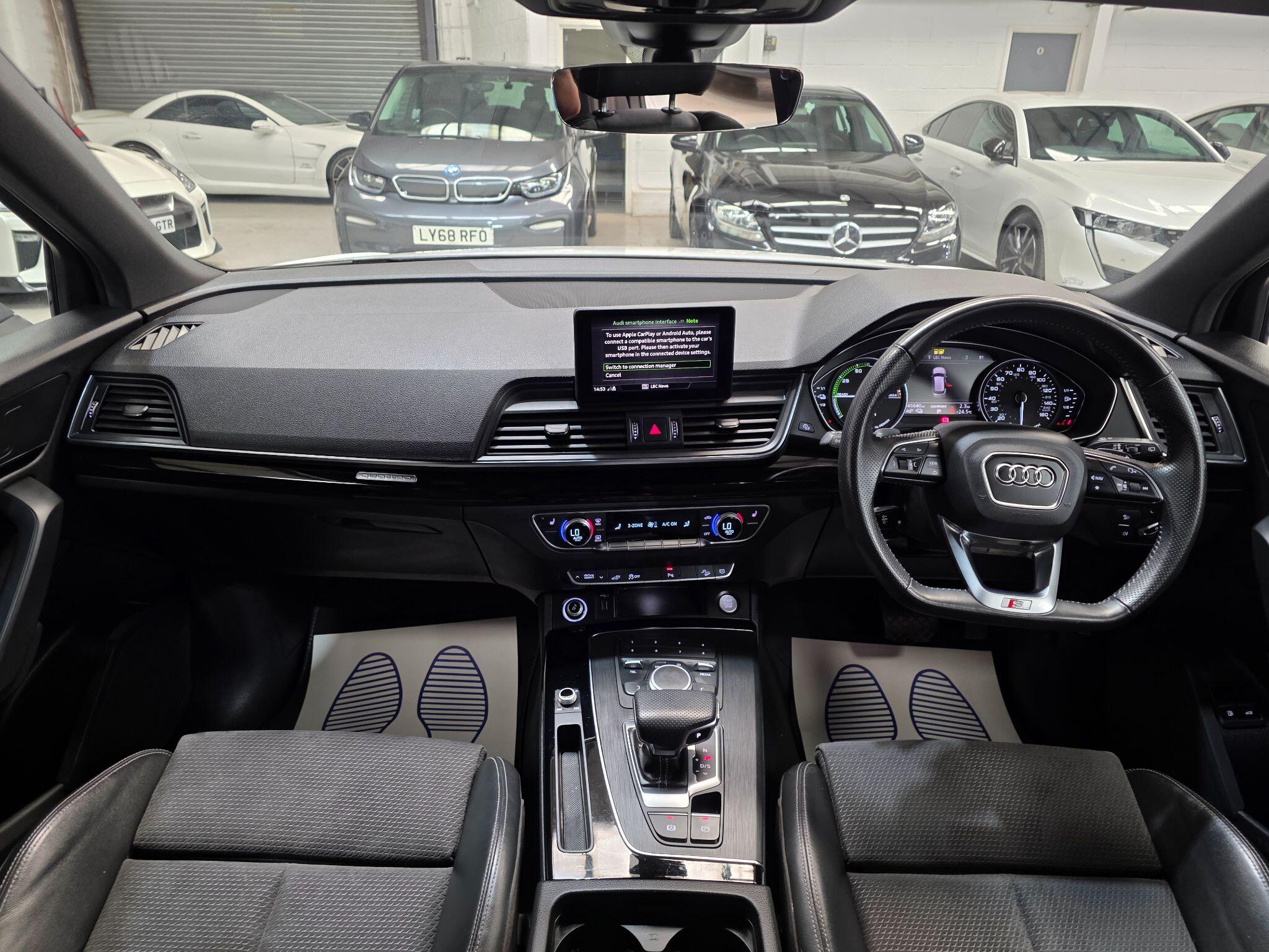 Audi Q5 view 5