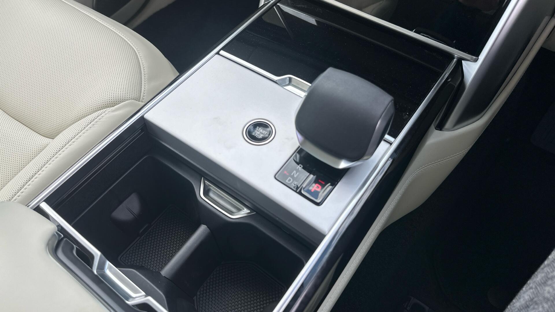 Land Rover Range Rover view 29
