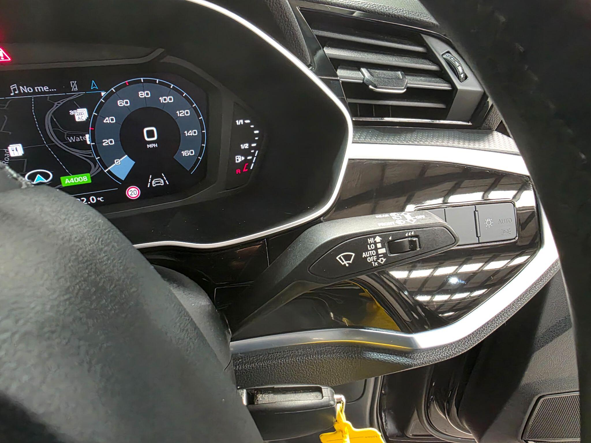 Audi Q3 view 22