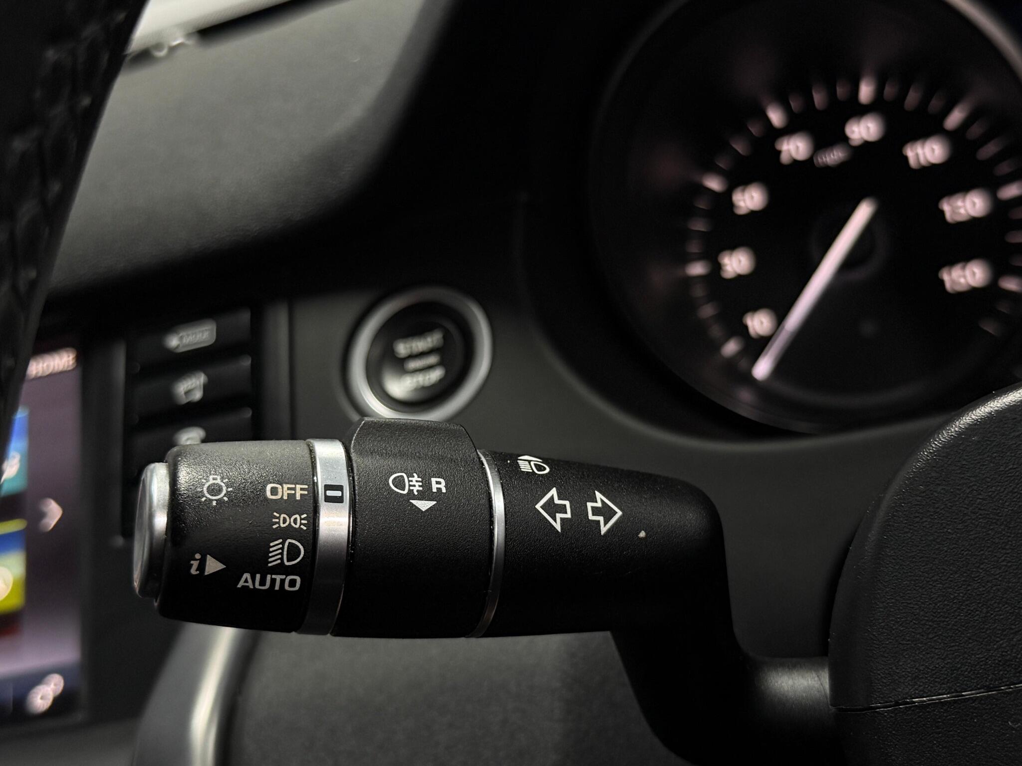 Land Rover Discovery Sport view 27