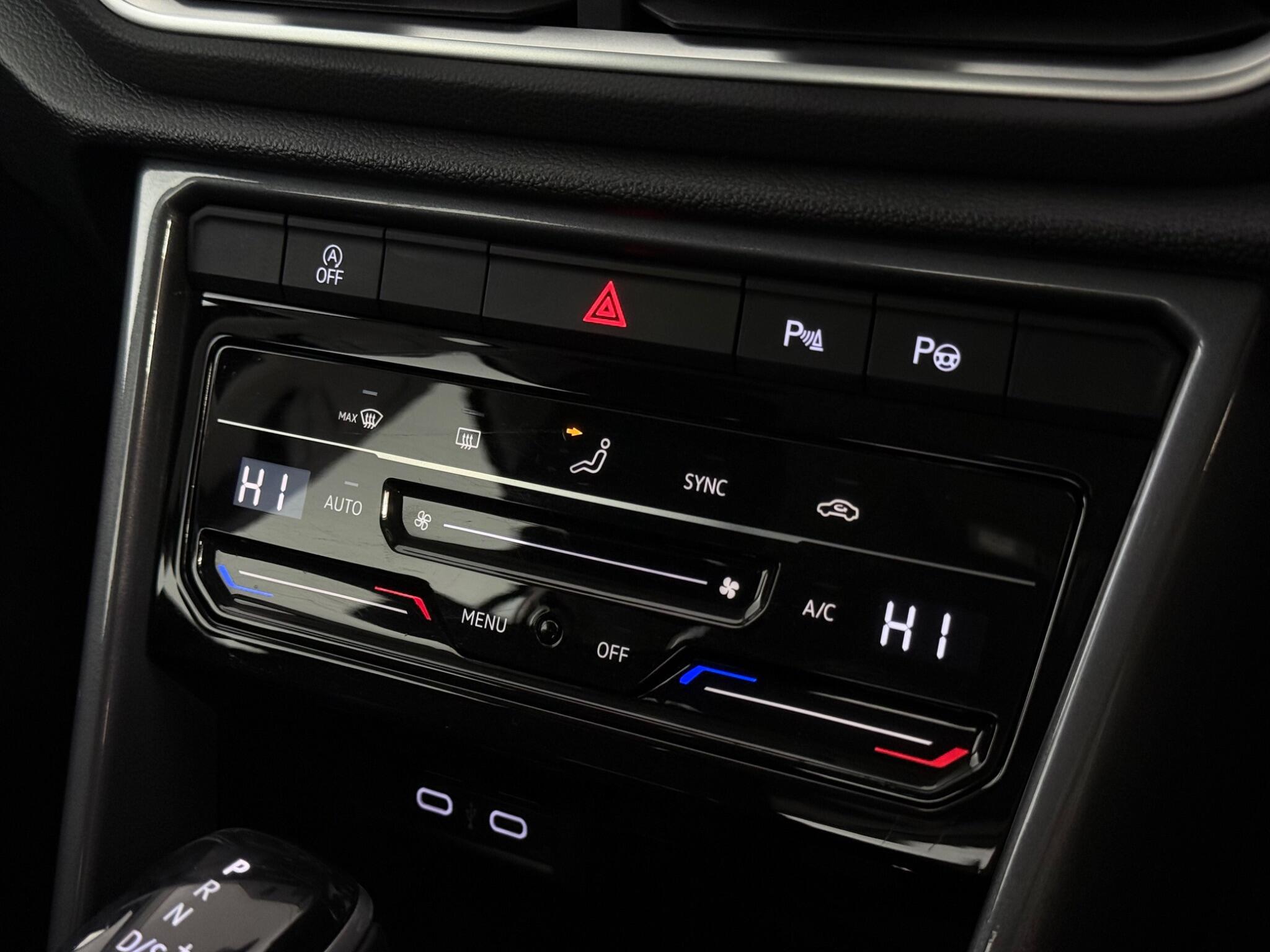 Volkswagen T-Roc view 18