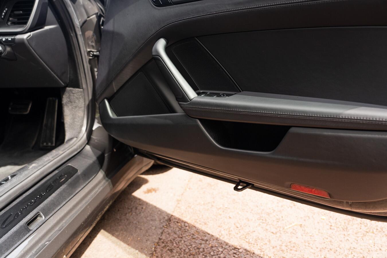 Porsche 911 view 47