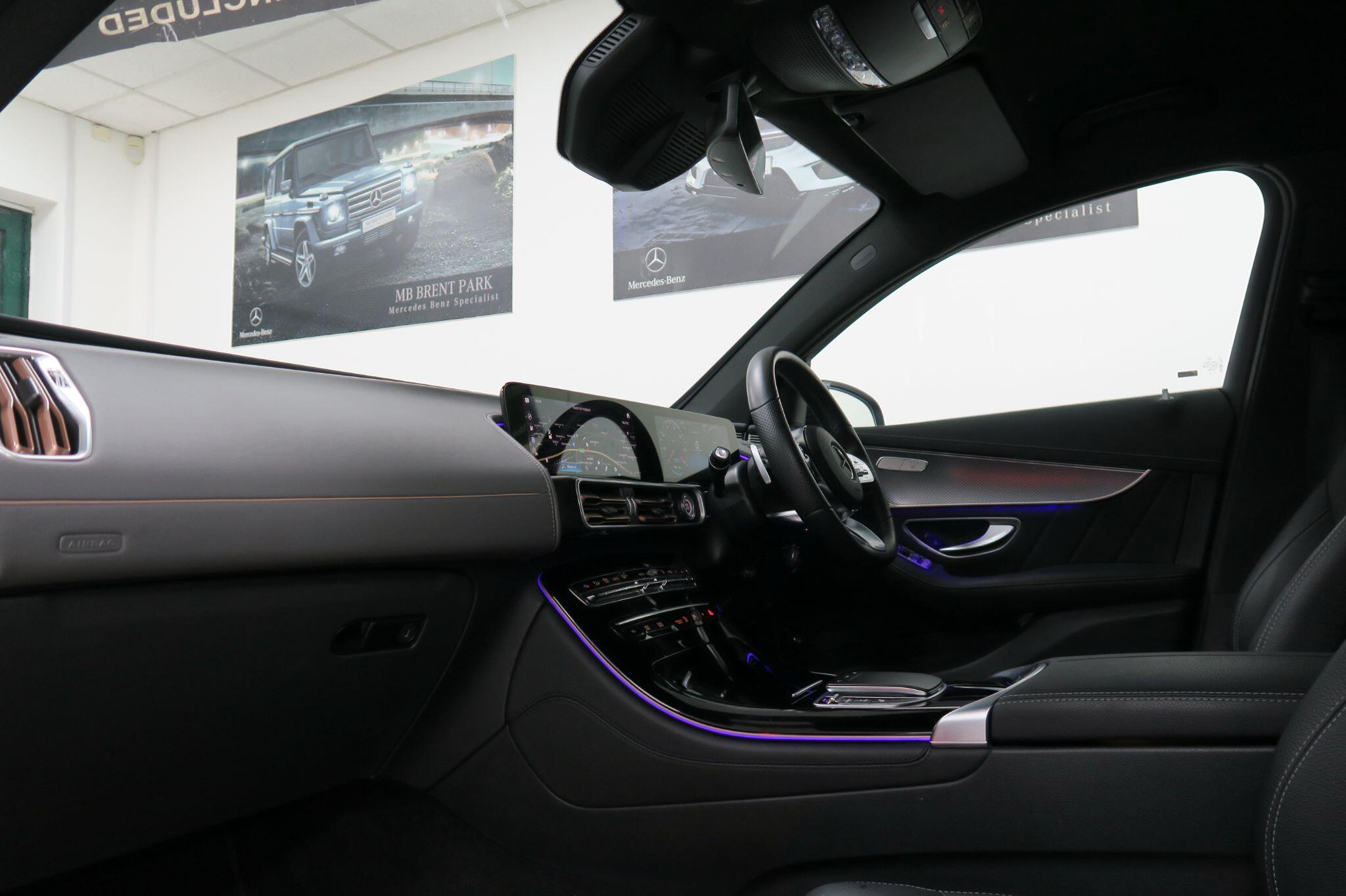 Mercedes-Benz EQC view 8