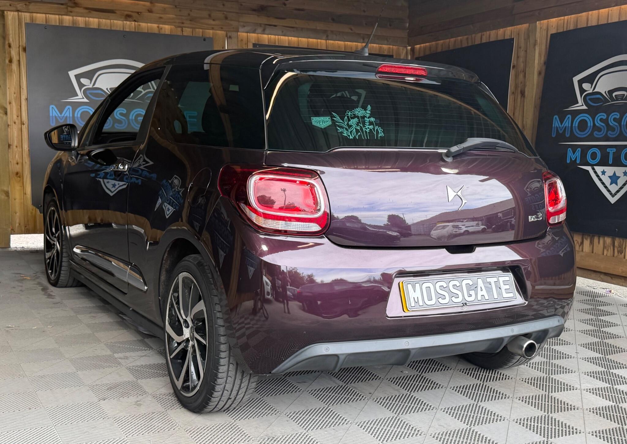 DS Automobiles DS 3 view 9
