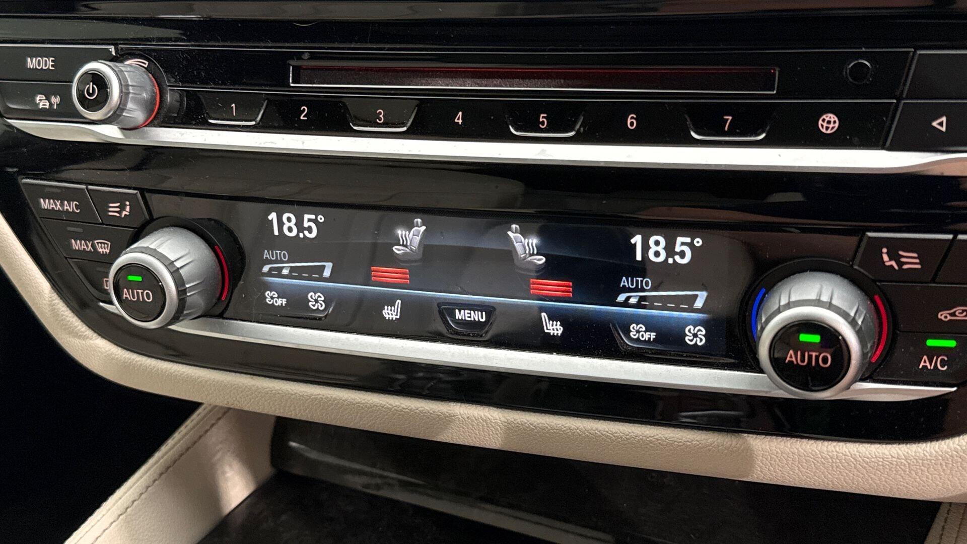 BMW 5 Series view 26