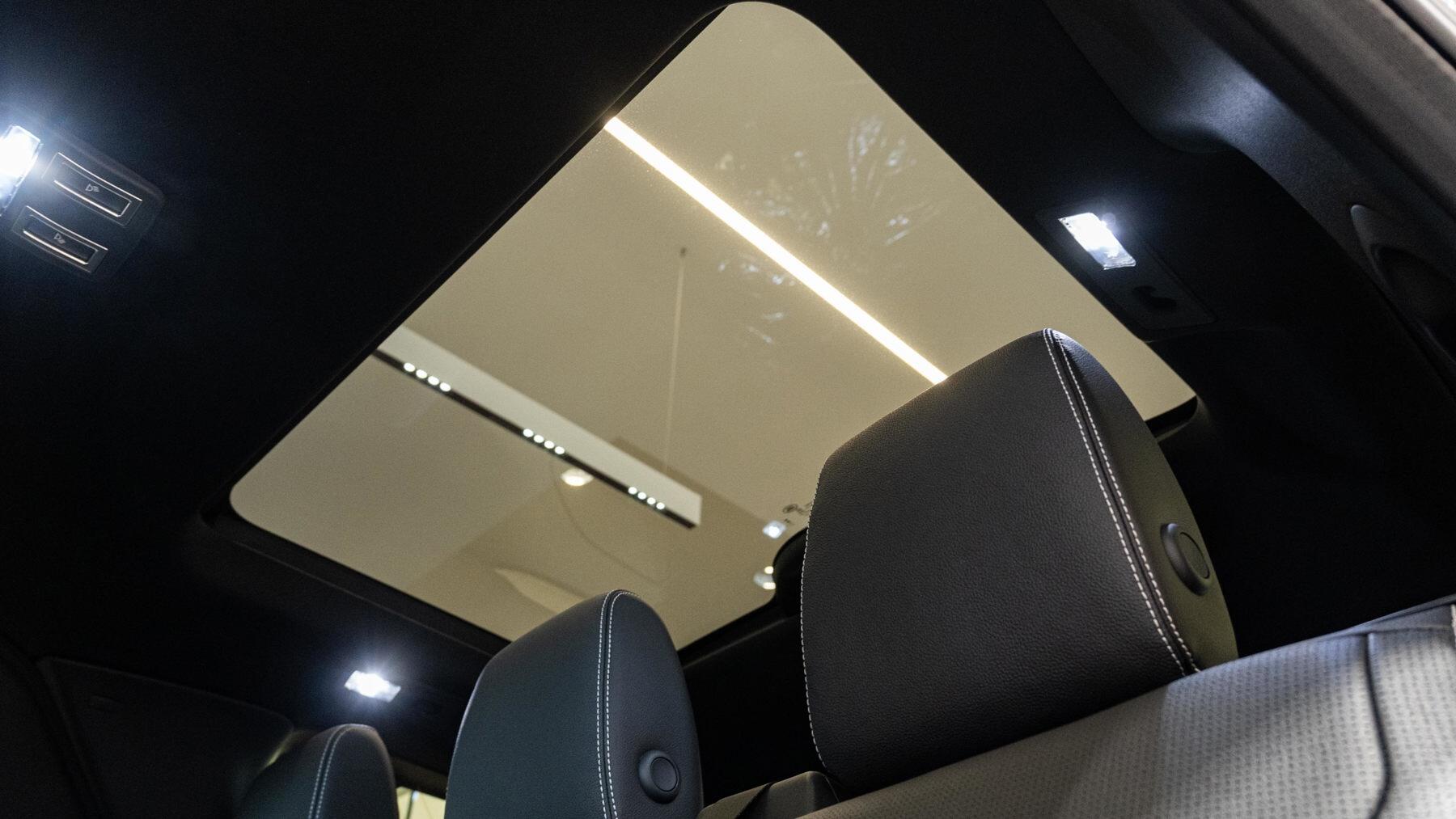 Land Rover Discovery view 17