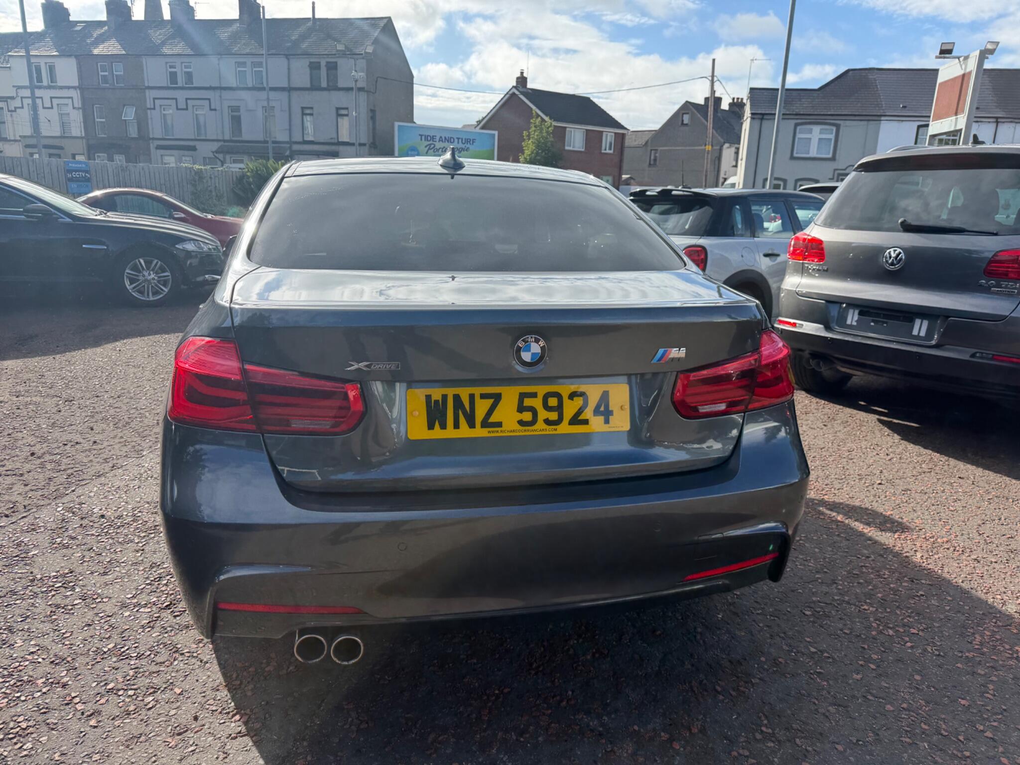 BMW 3 Series view 6
