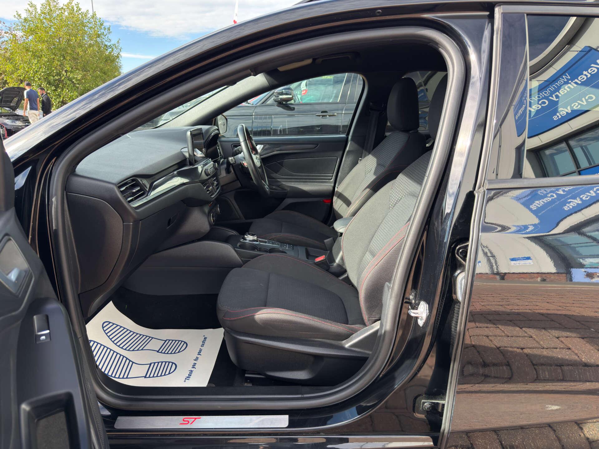 Ford Focus view 39