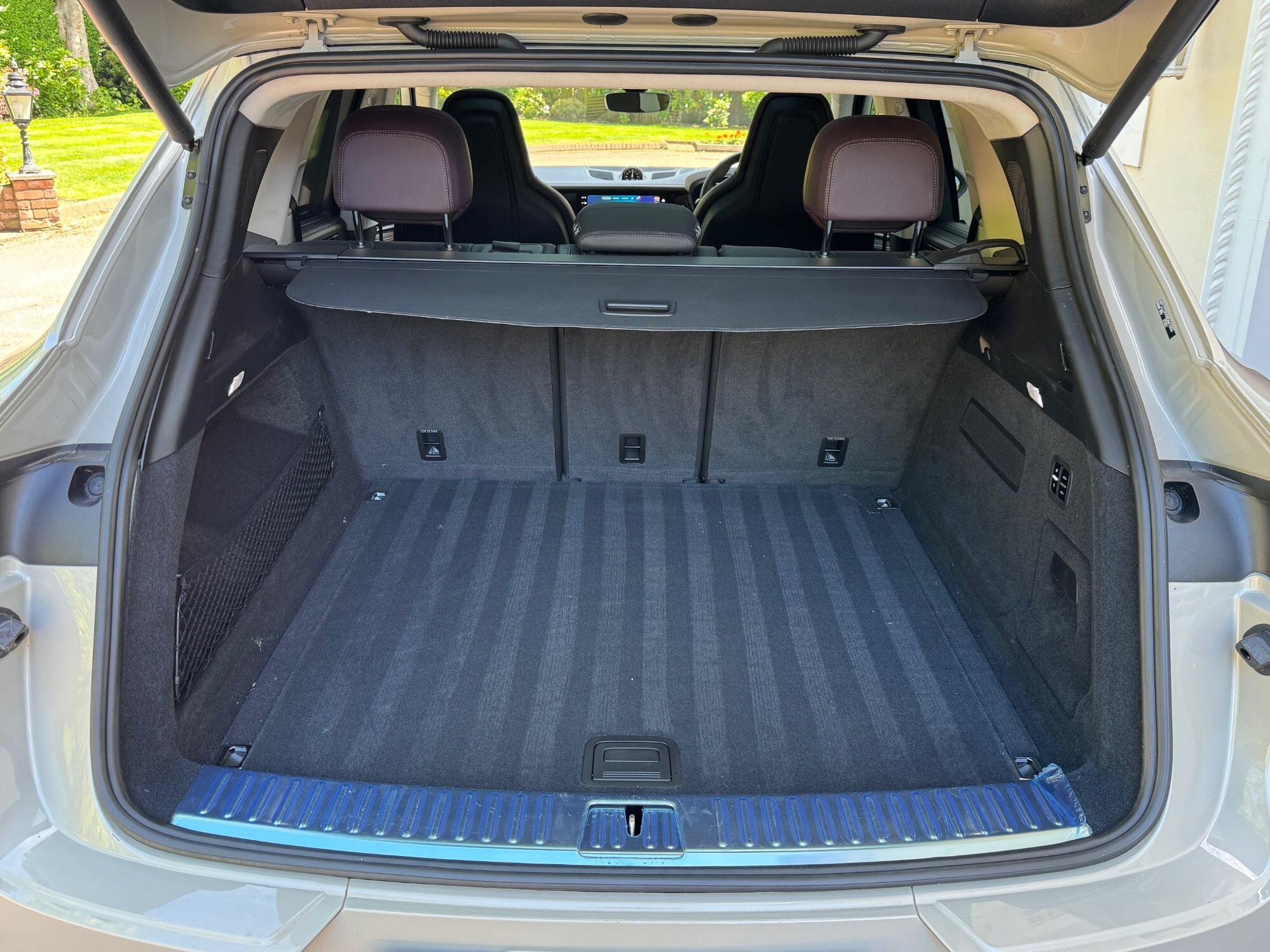 Porsche Cayenne view 39