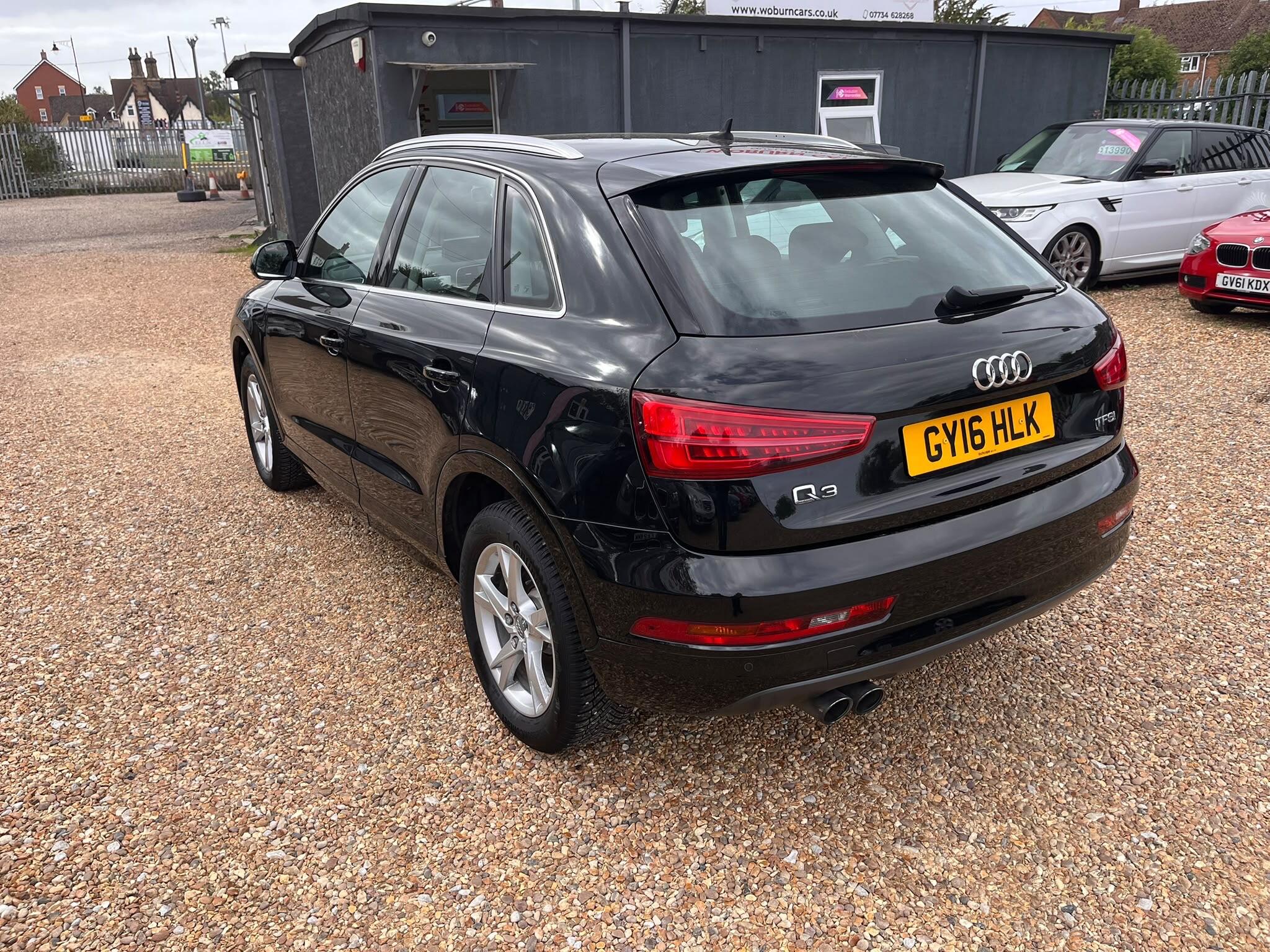 Audi Q3 view 5