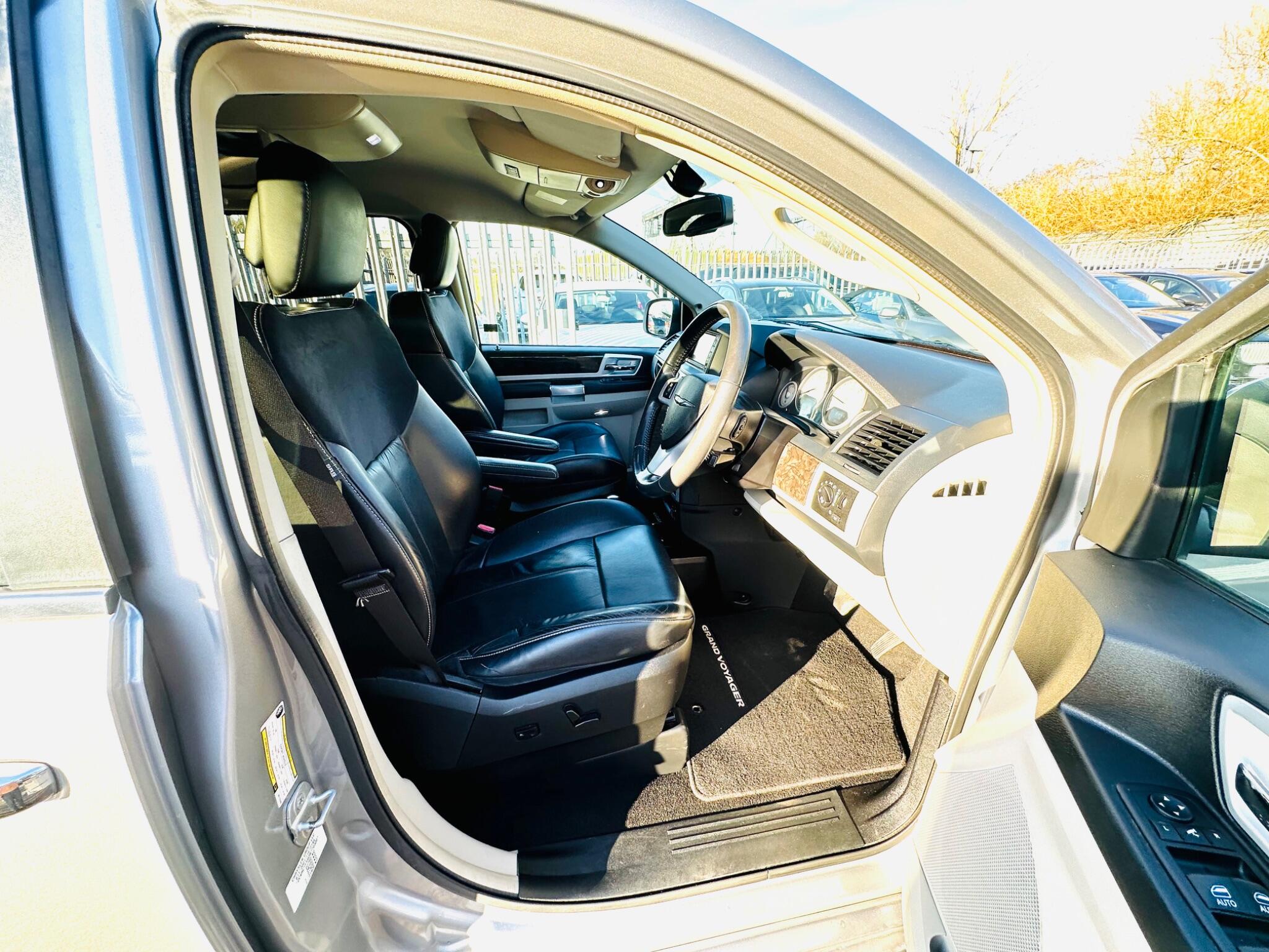 Chrysler Grand Voyager view 16