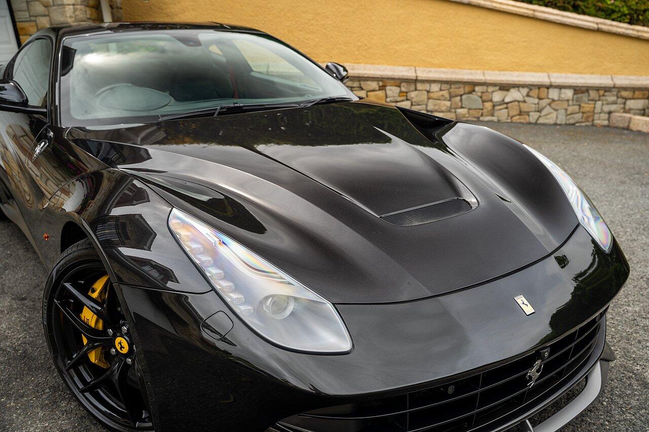 Ferrari F12 view 33