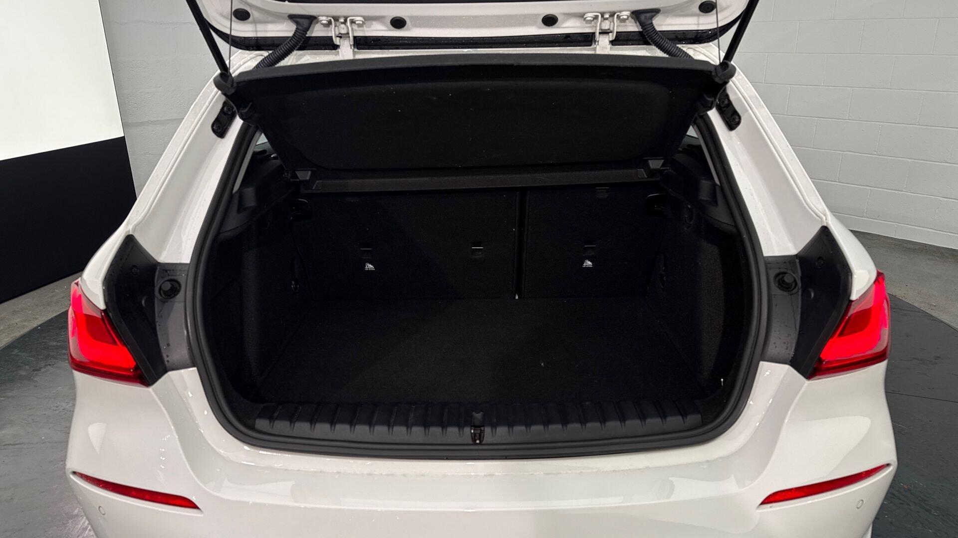BMW 1 Series view 13