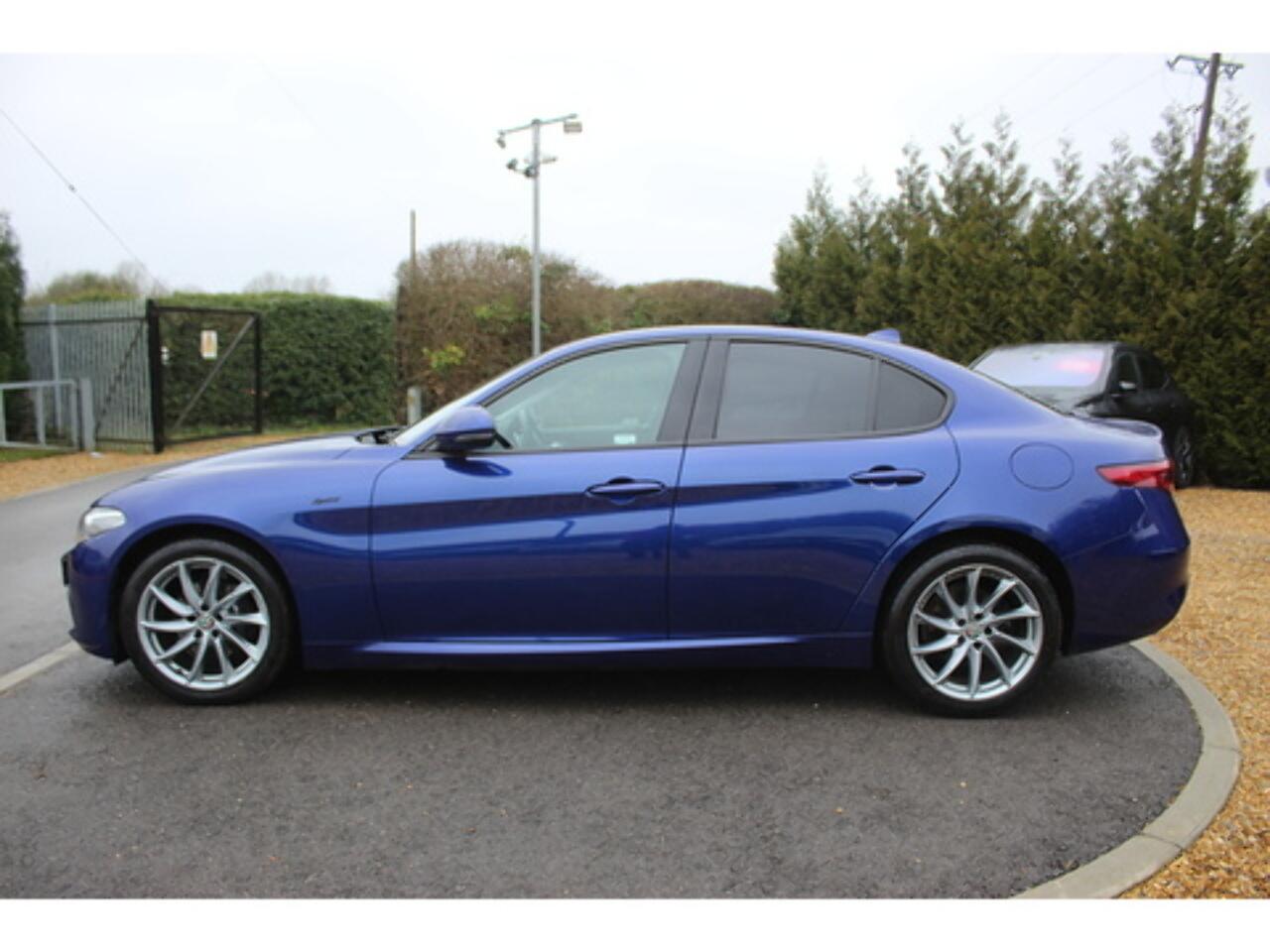 Alfa Romeo Giulia view 9