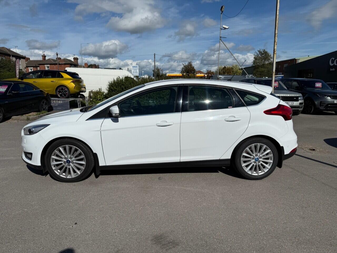 Ford Focus view 8
