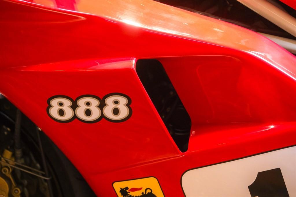 Ducati 888 view 18