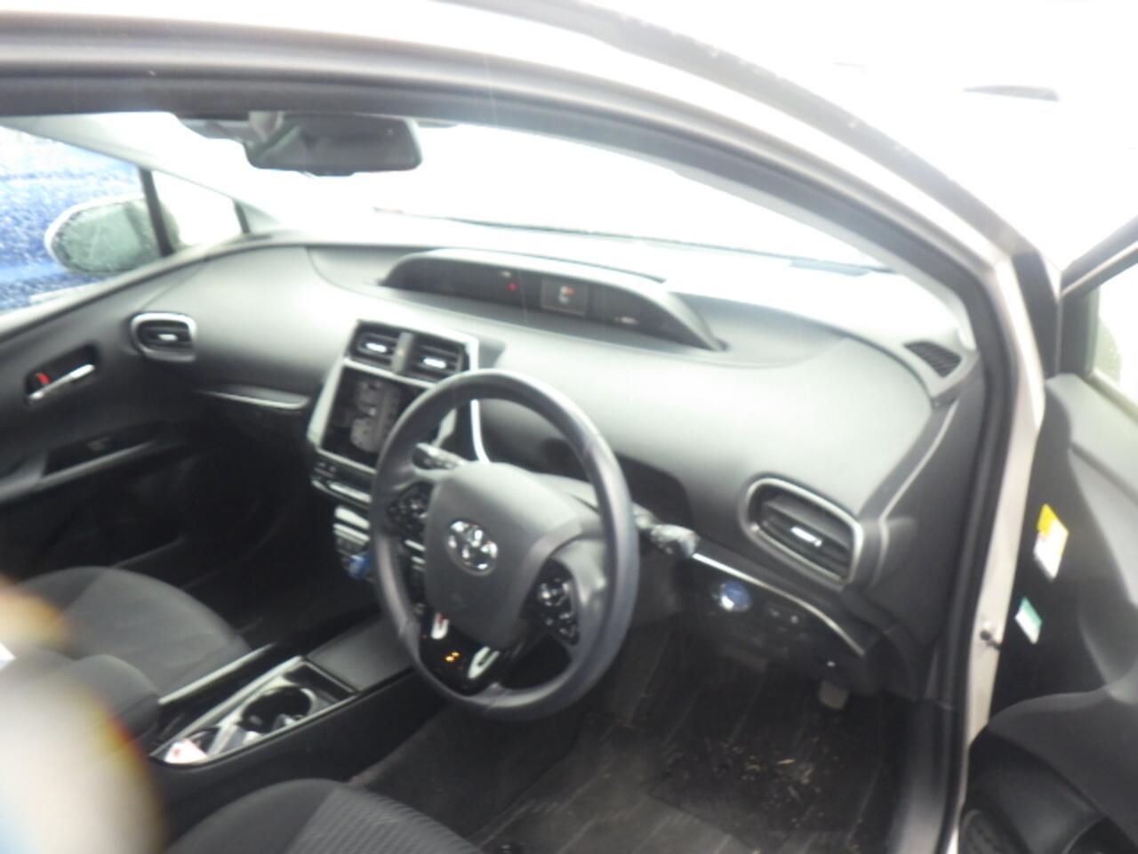 Toyota Prius view 5