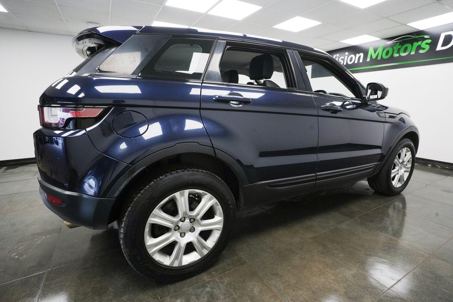Land Rover Range Rover Evoque view 3