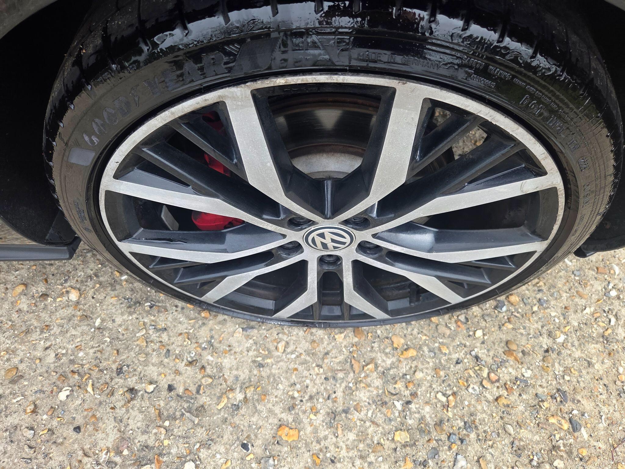 Volkswagen Golf view 17