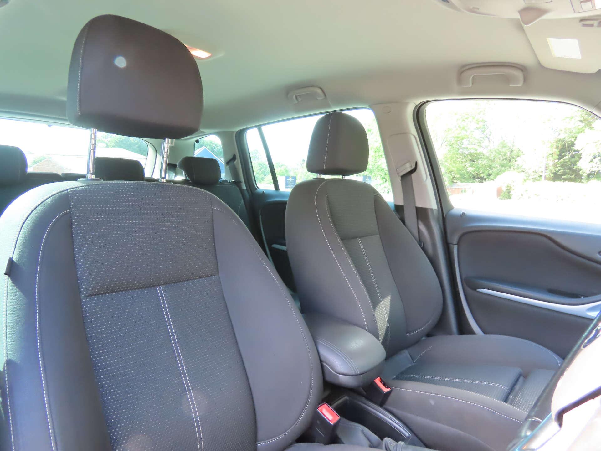 Vauxhall Zafira Tourer view 9