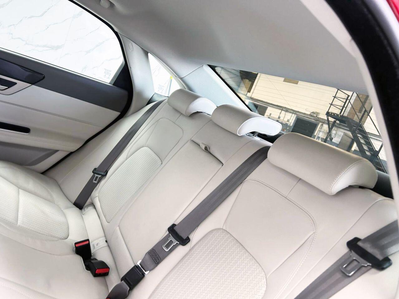 Jaguar XF view 20