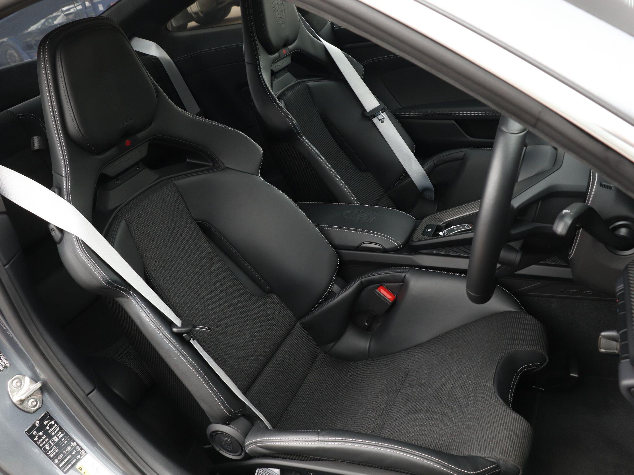 Porsche 911 view 26