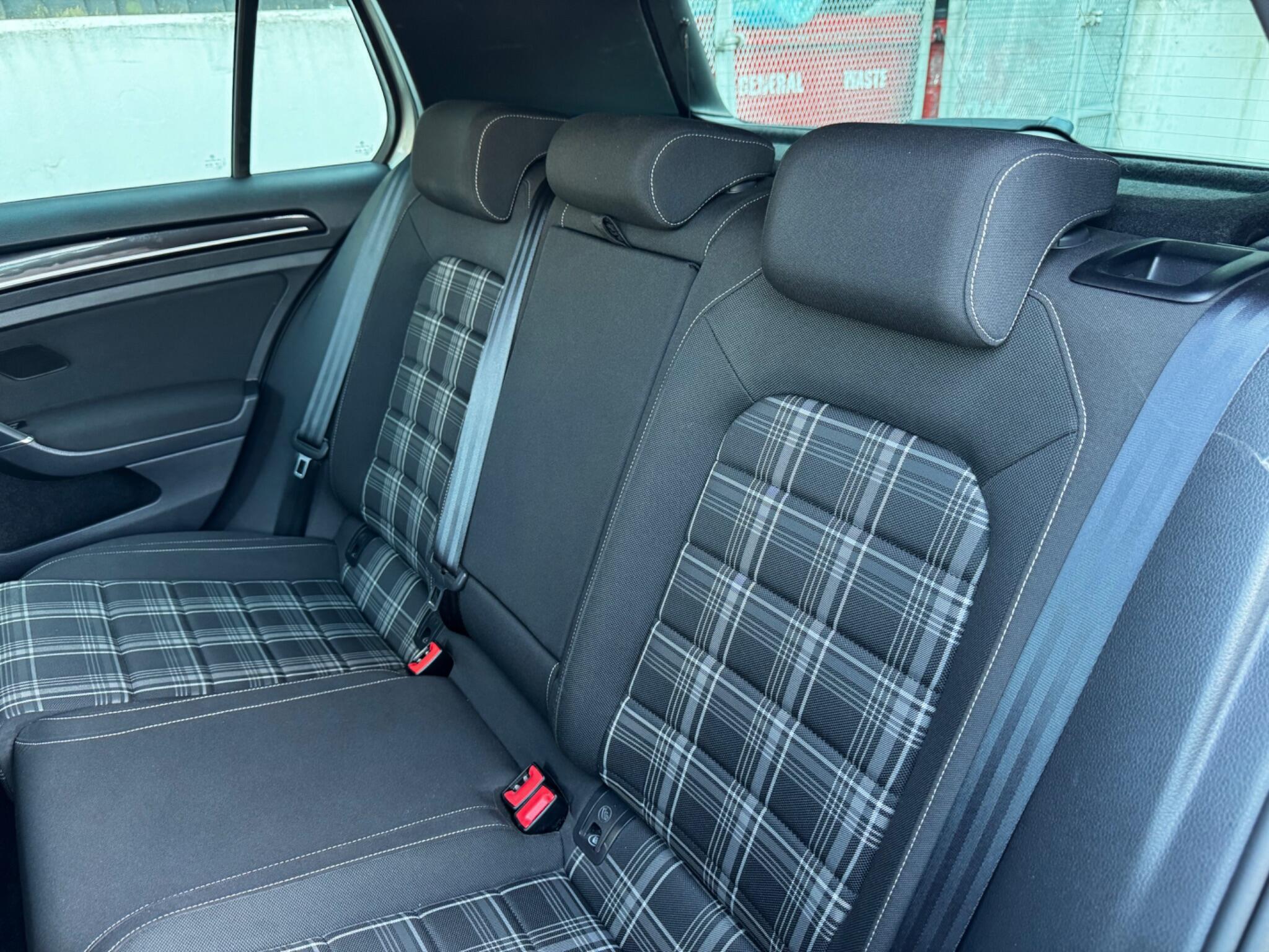 Volkswagen Golf view 24
