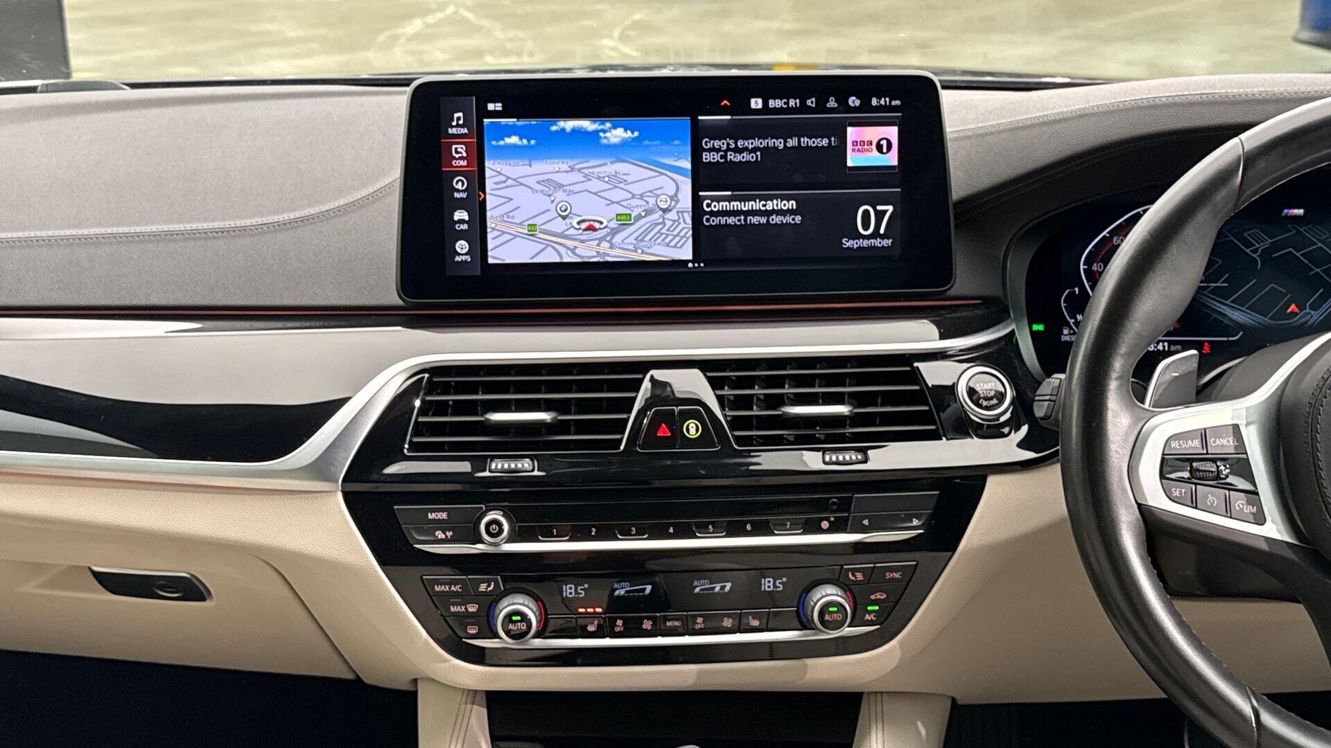 BMW 5 Series view 8