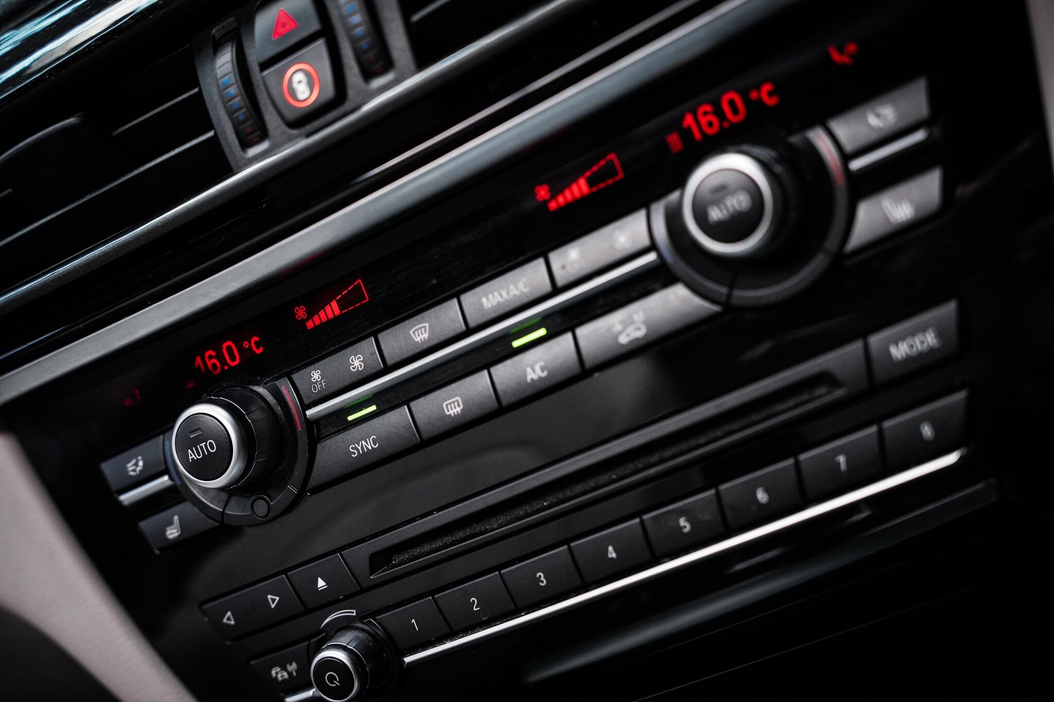 BMW X5 view 40
