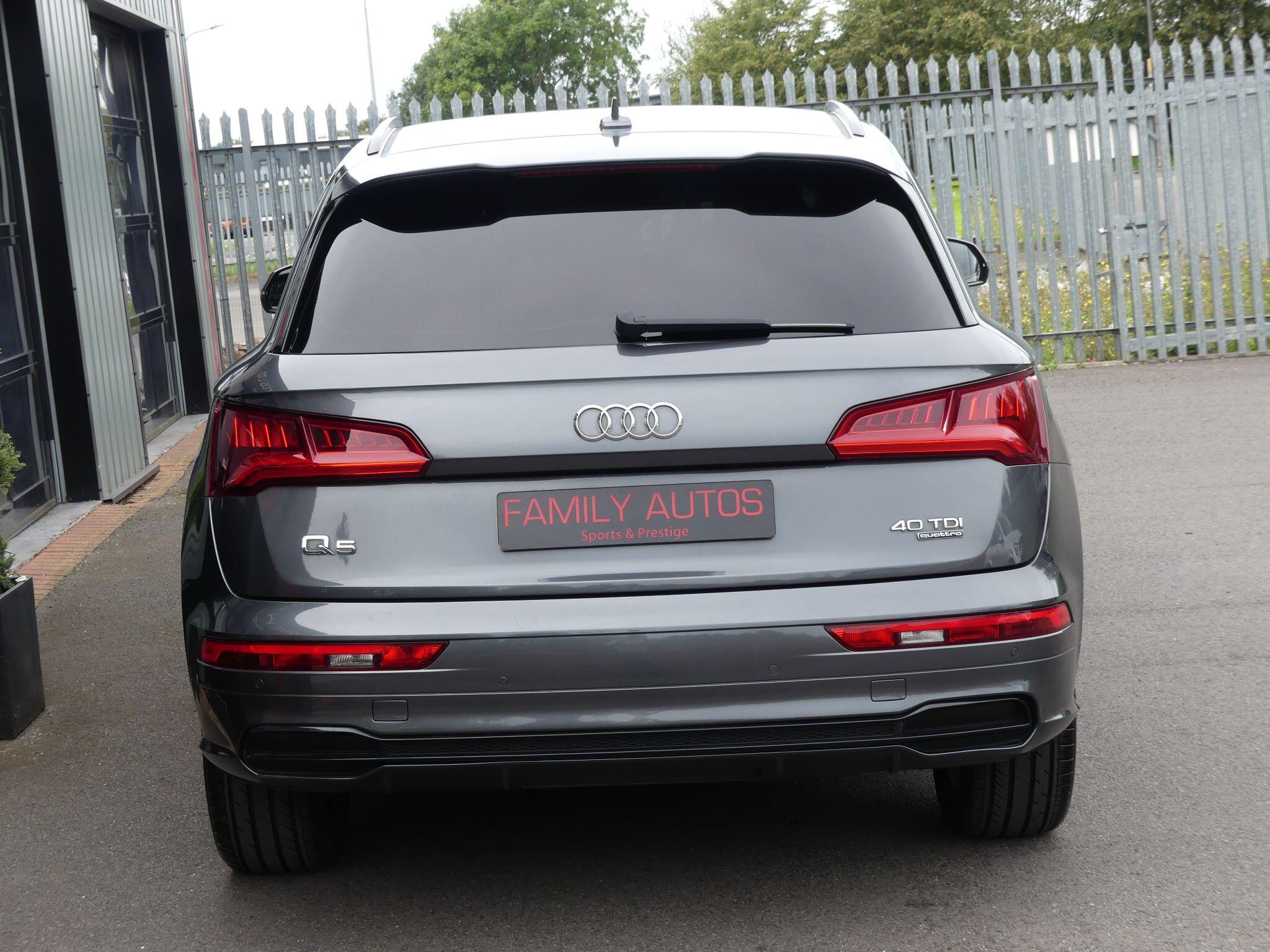 Audi Q5 view 9