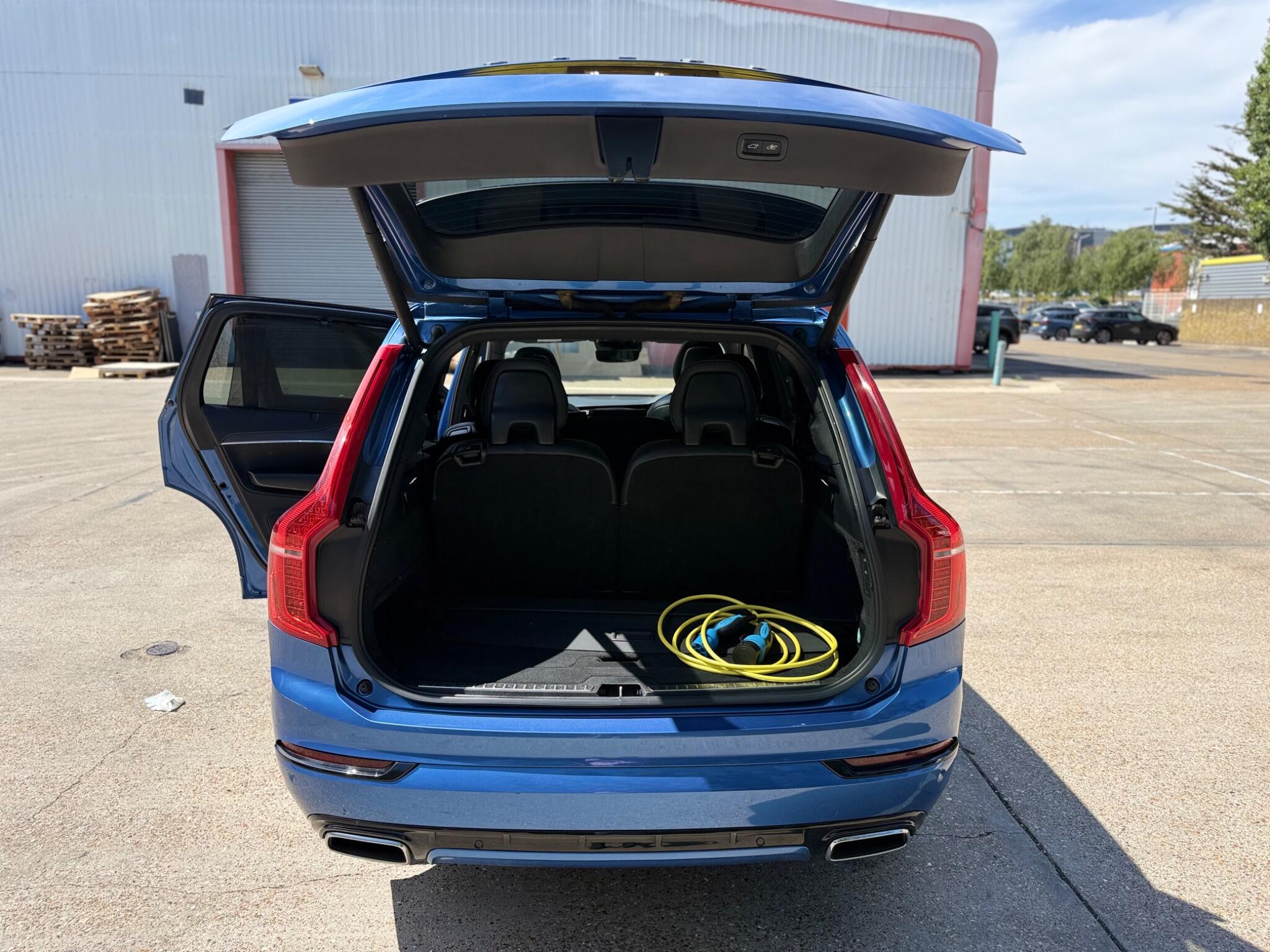Volvo XC90 view 40