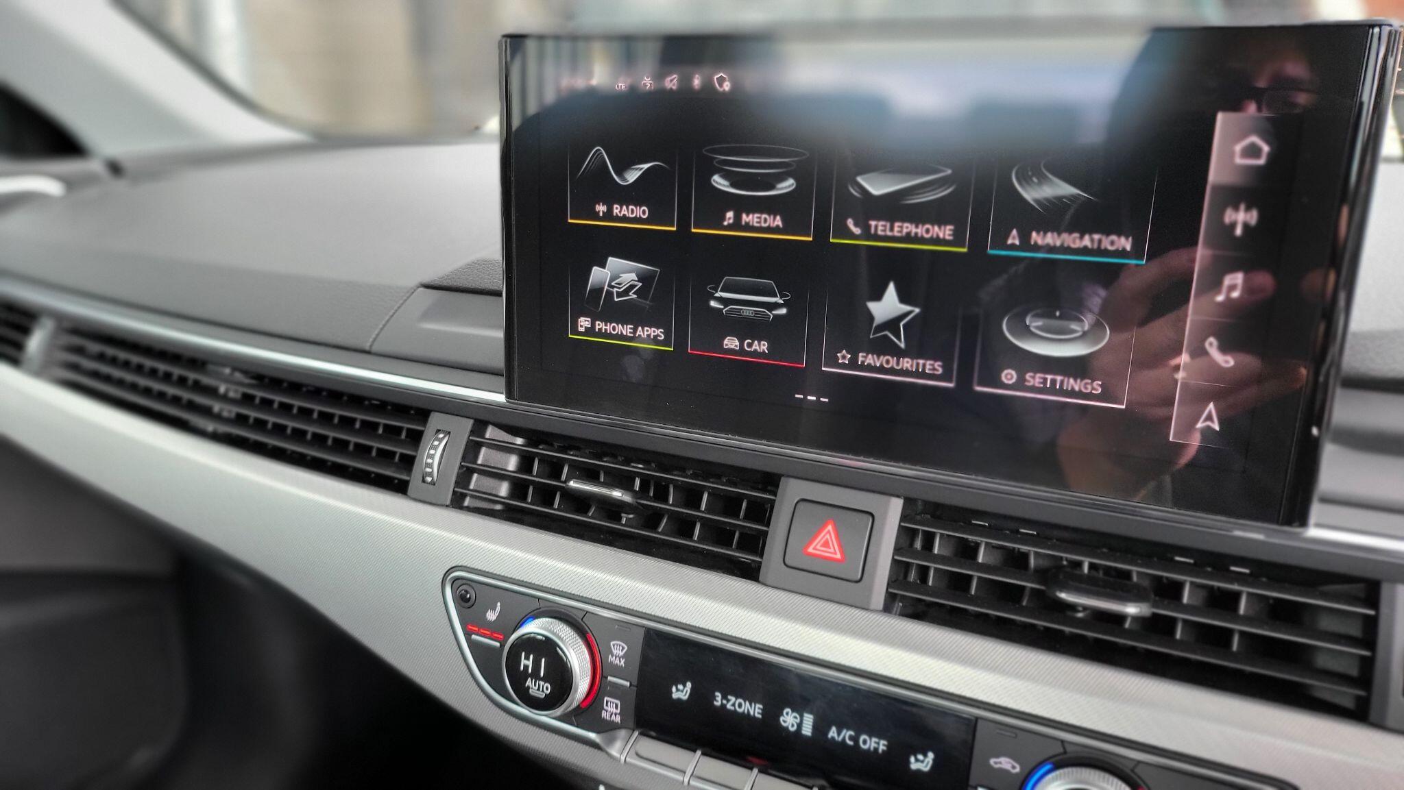 Audi A4 view 26