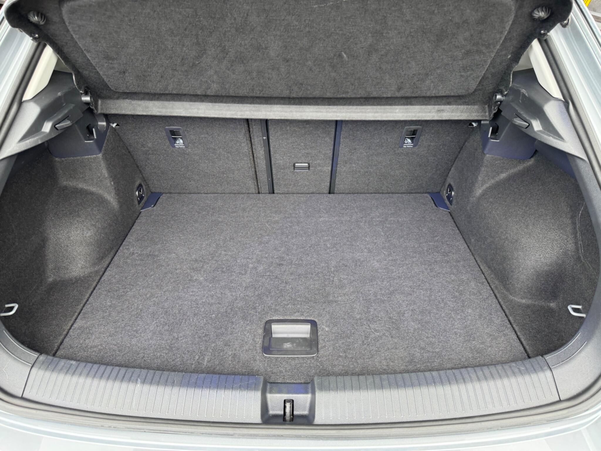 Volkswagen T-Roc view 43