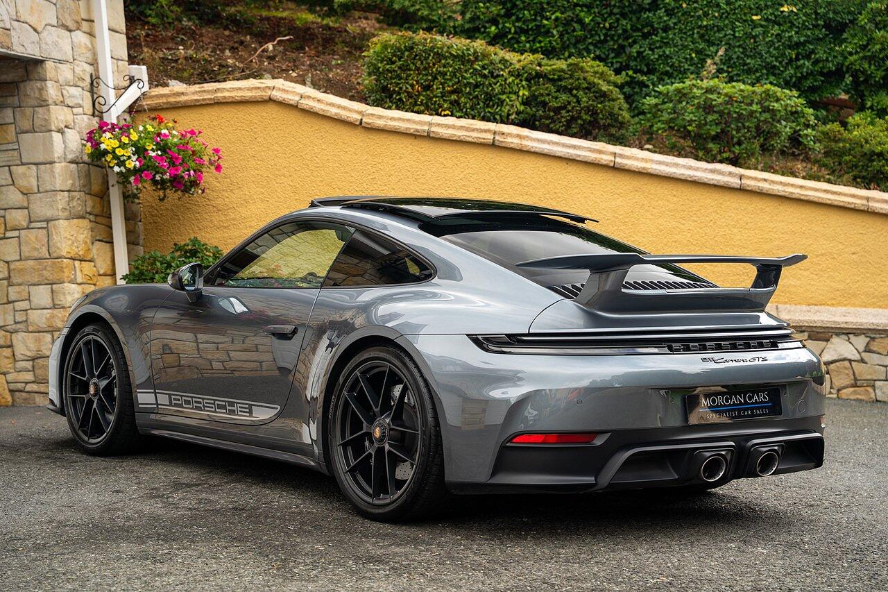 Porsche 911 view 9