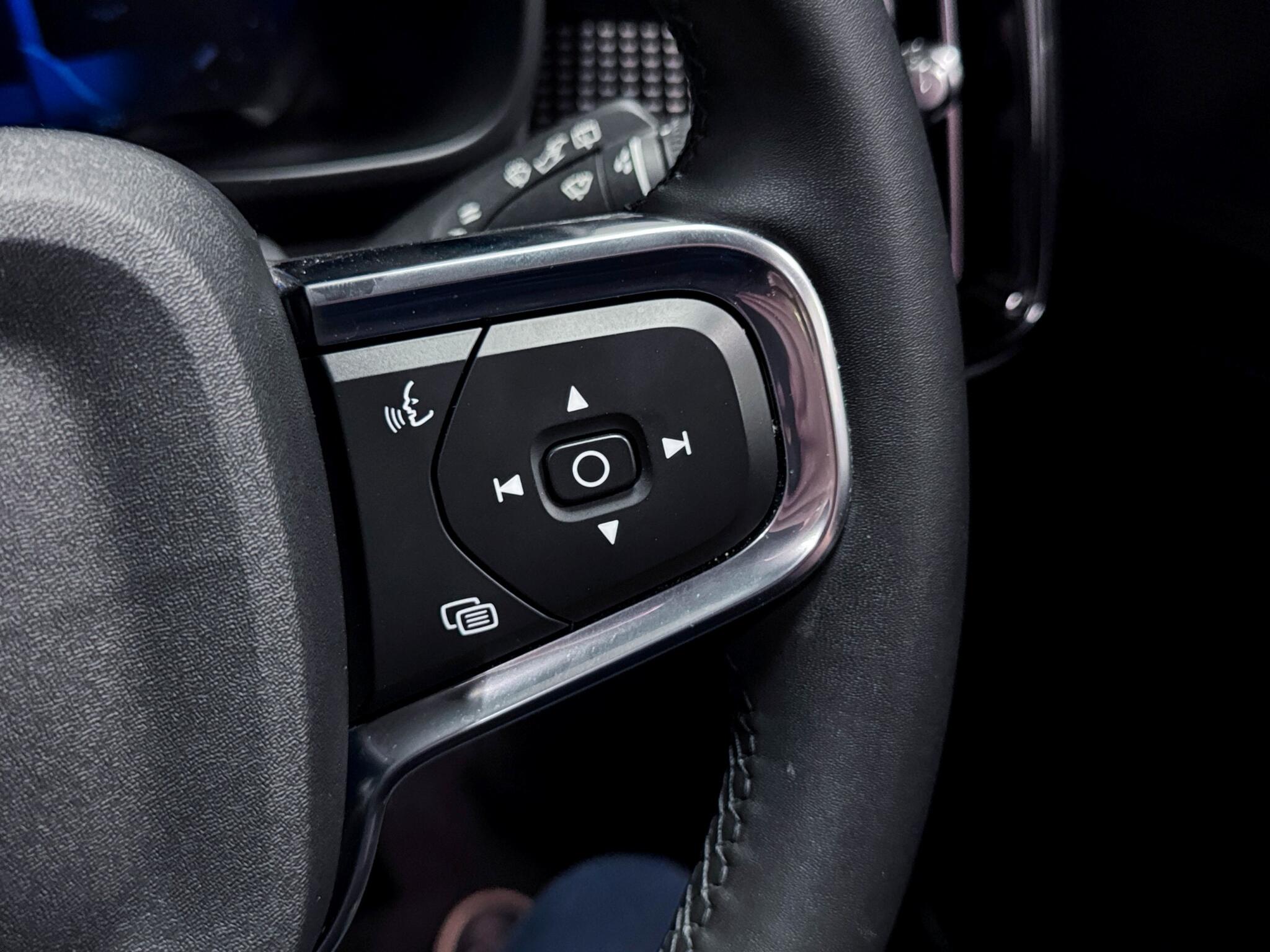 Volvo XC40 view 14