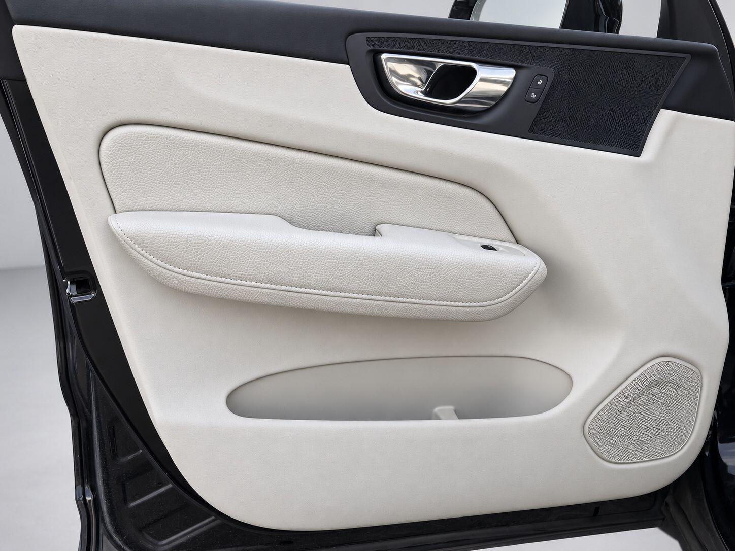 Volvo XC60 view 34