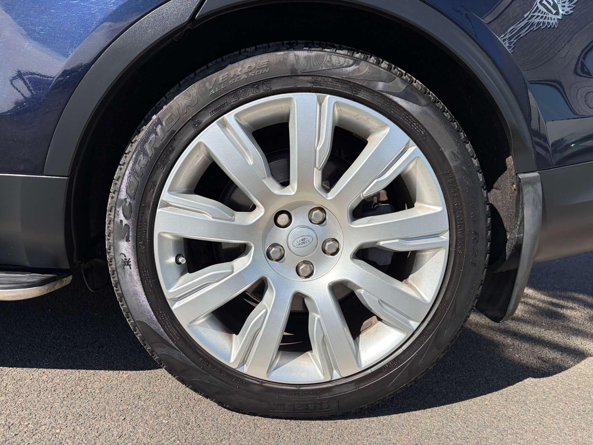 Land Rover Discovery 3 view 10