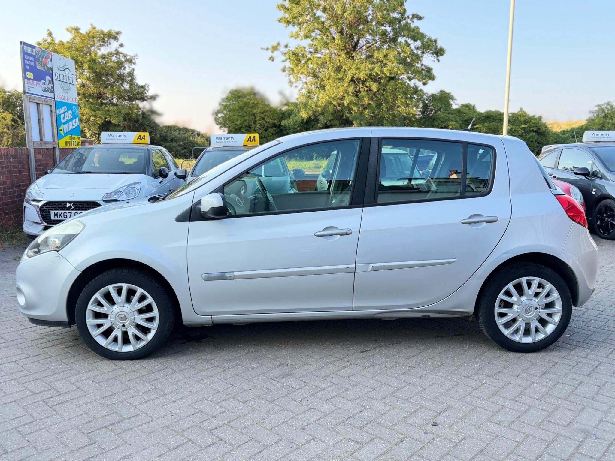 Renault Clio view 6