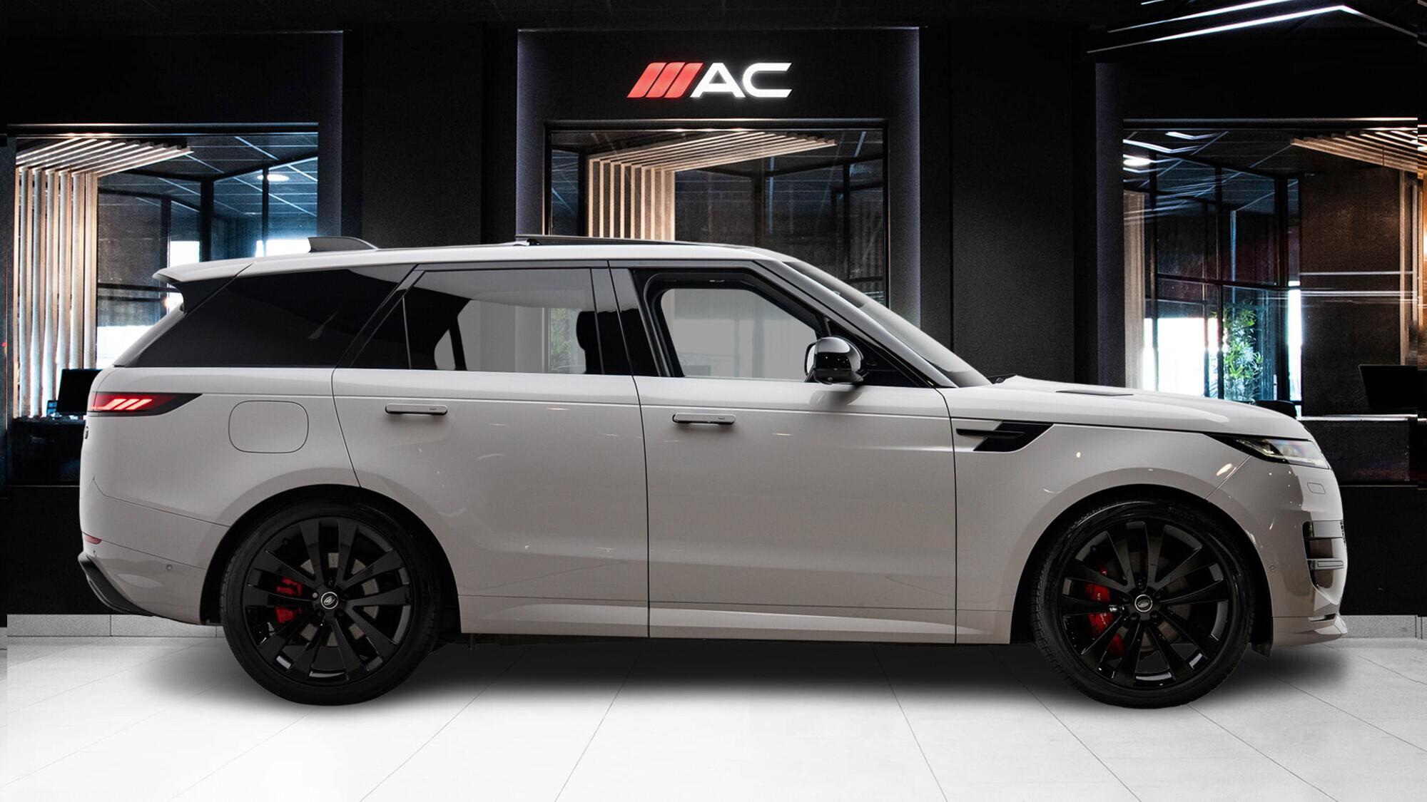 Land Rover Range Rover Sport view 3