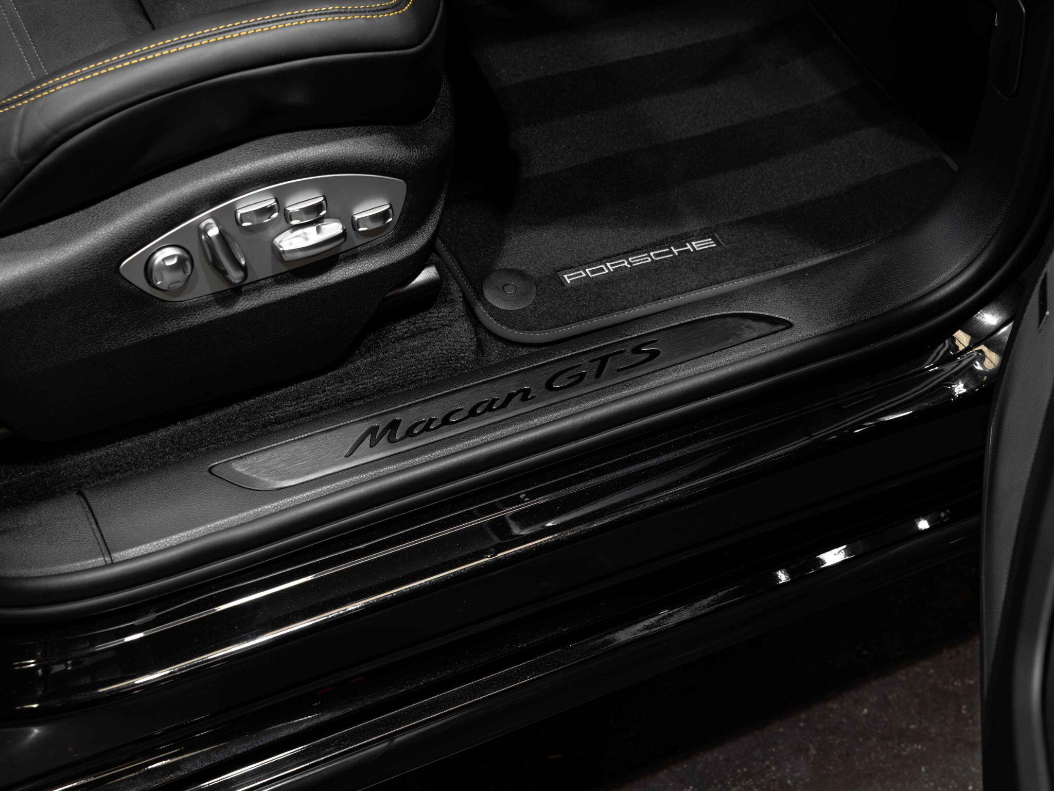 Porsche Macan view 23