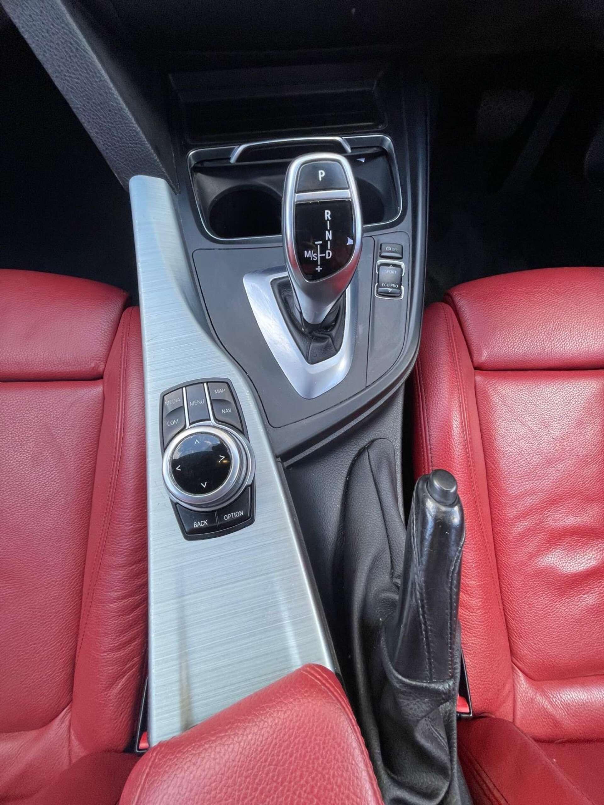 BMW 3 Series view 14