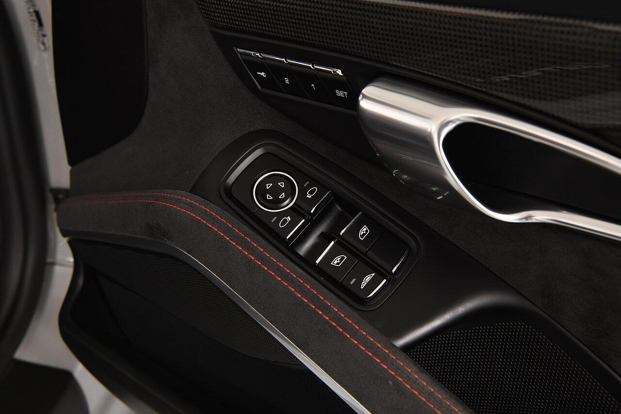Porsche 911 view 27