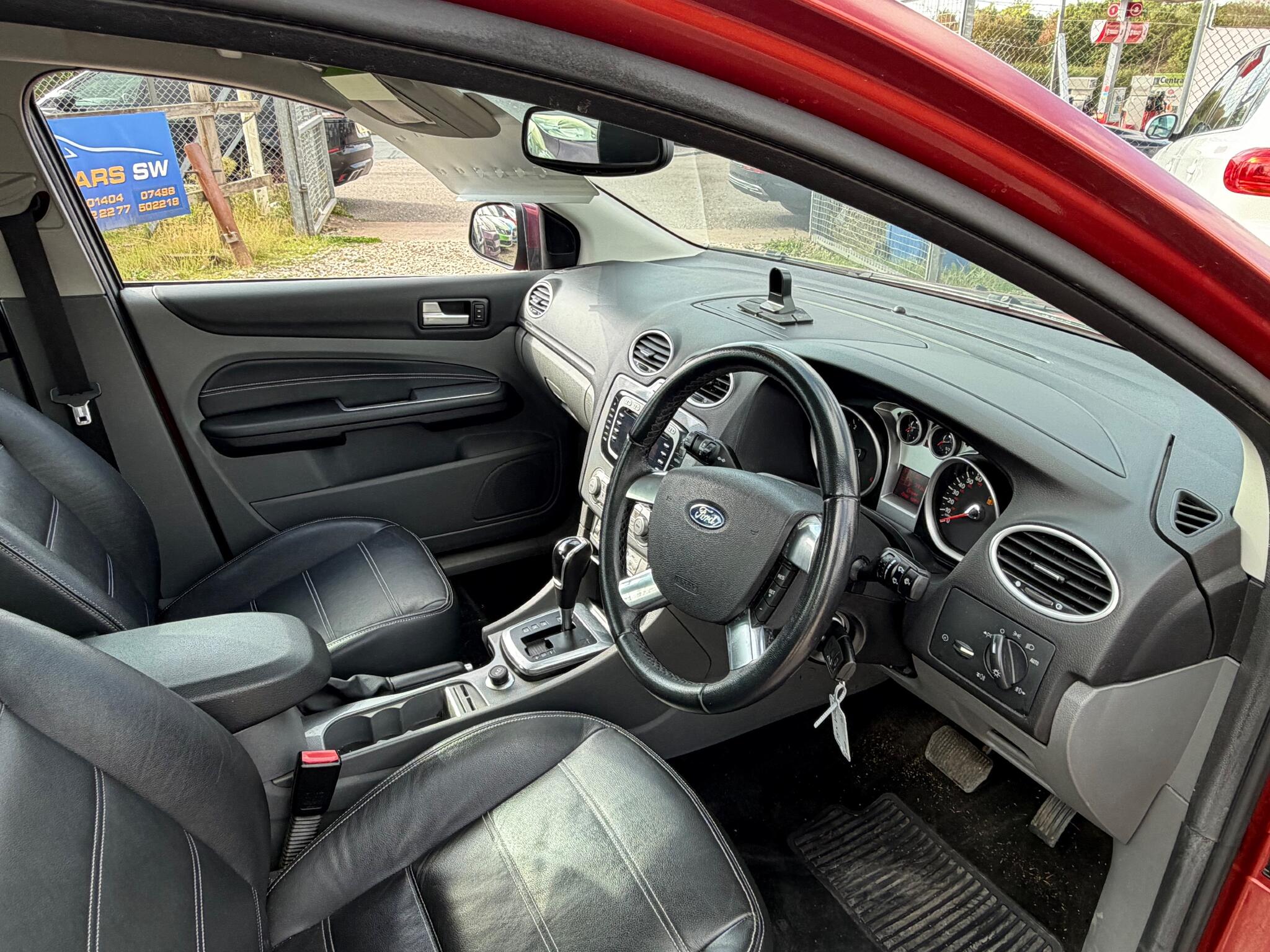 Ford Focus view 3