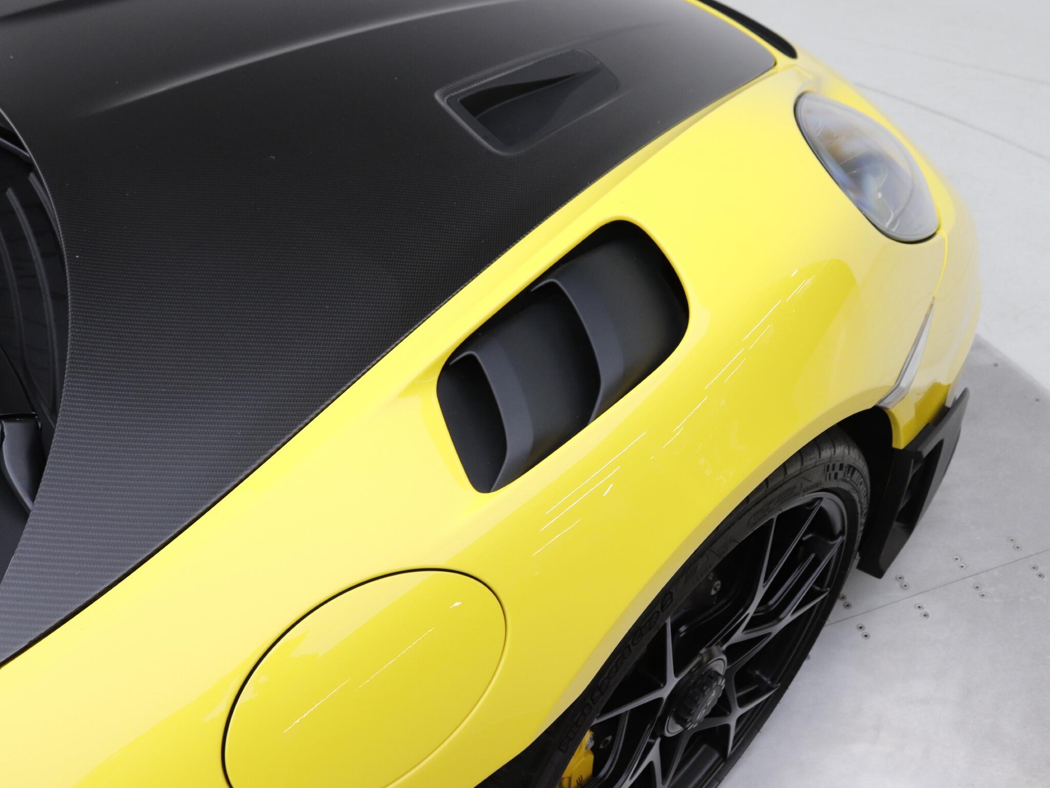 Porsche 718 Spyder view 27