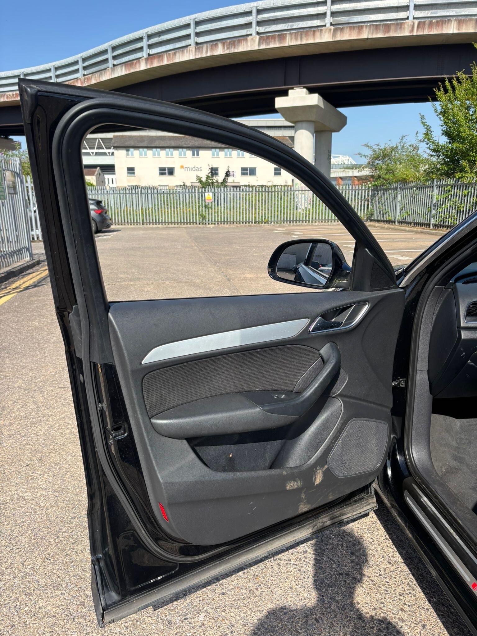 Audi Q3 view 31