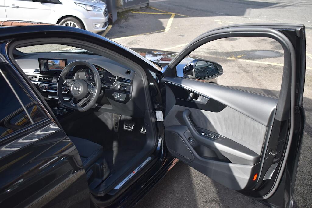 Audi A4 view 25