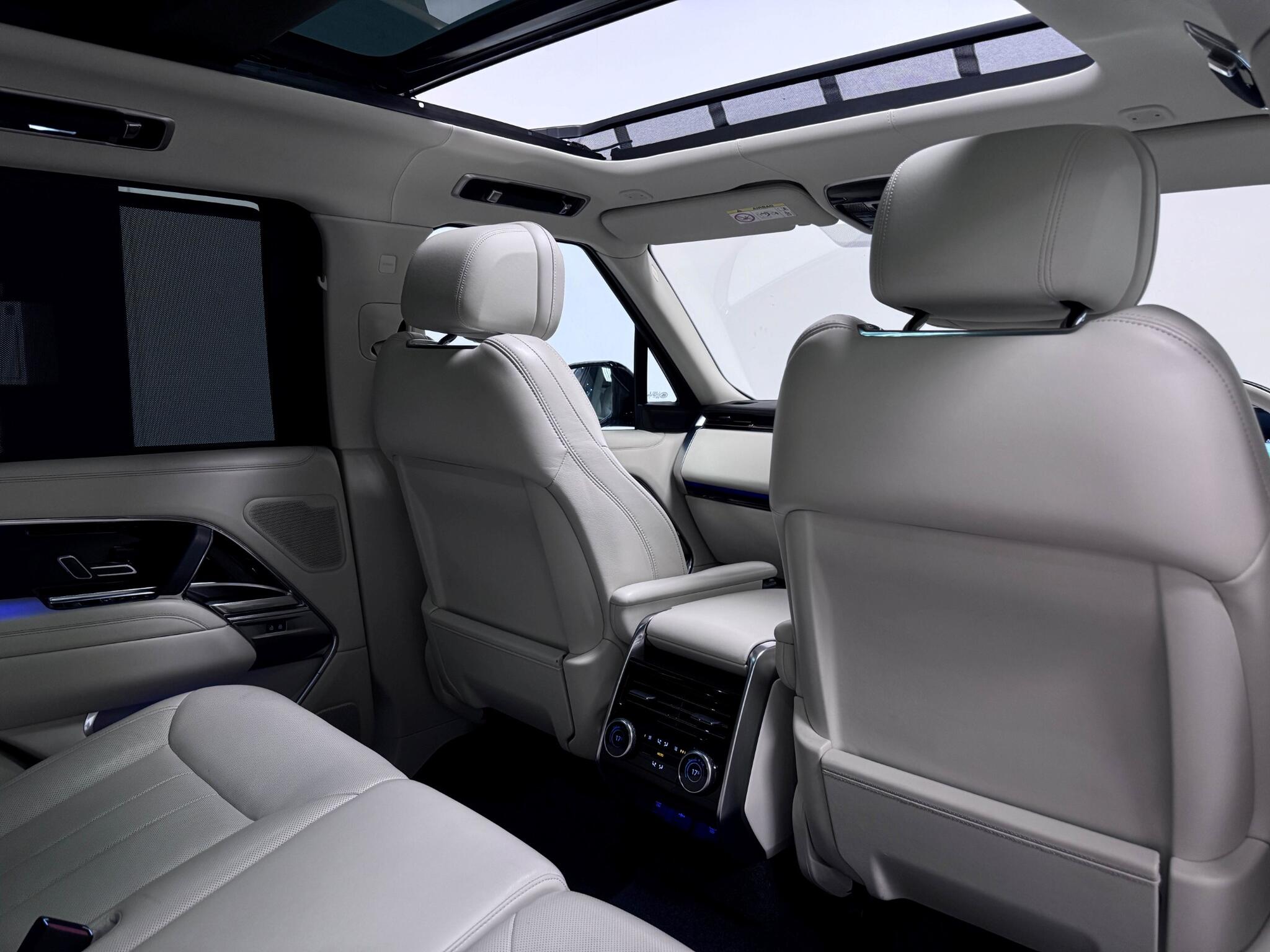 Land Rover Range Rover view 30