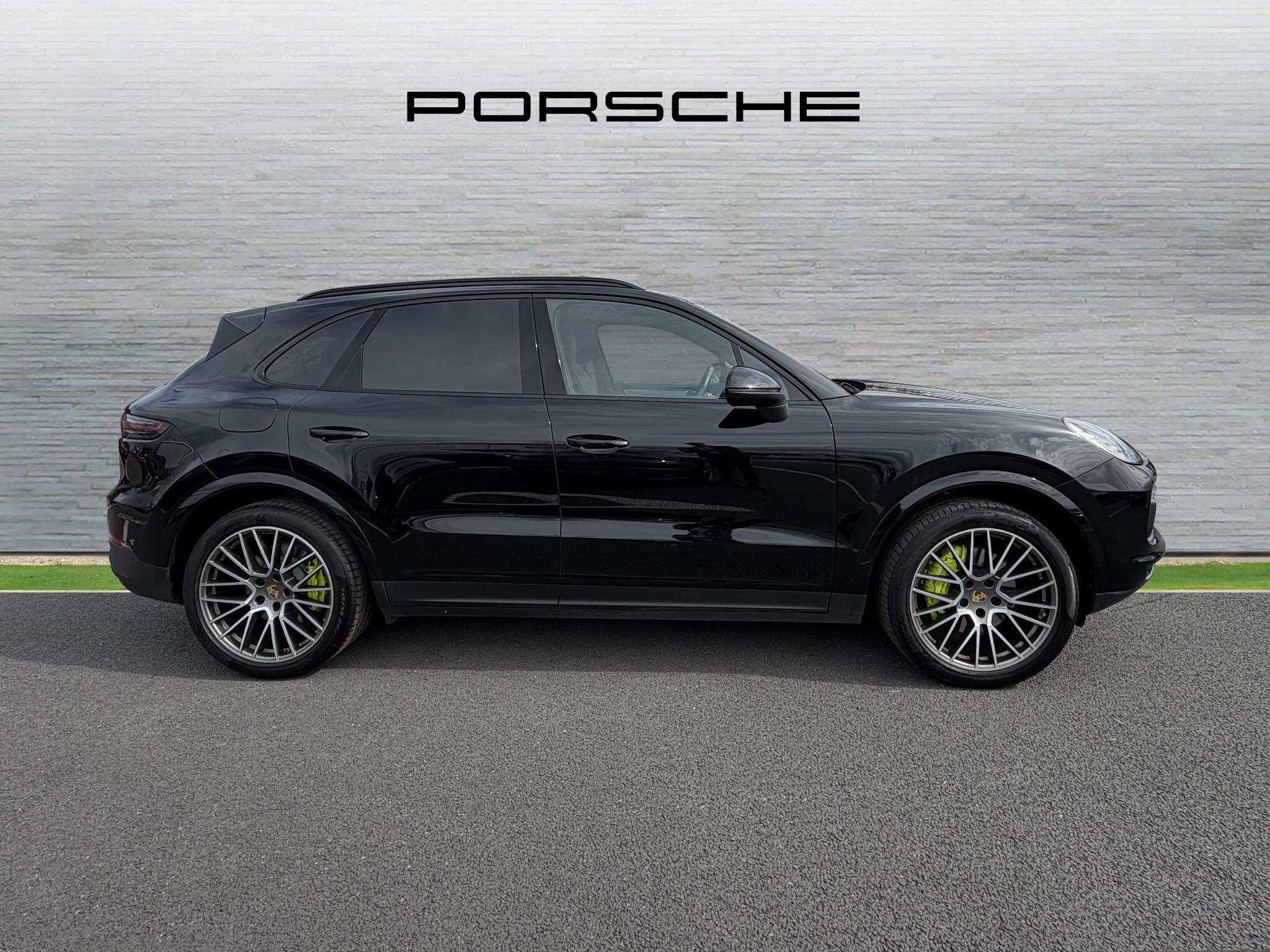 Porsche Cayenne view 39