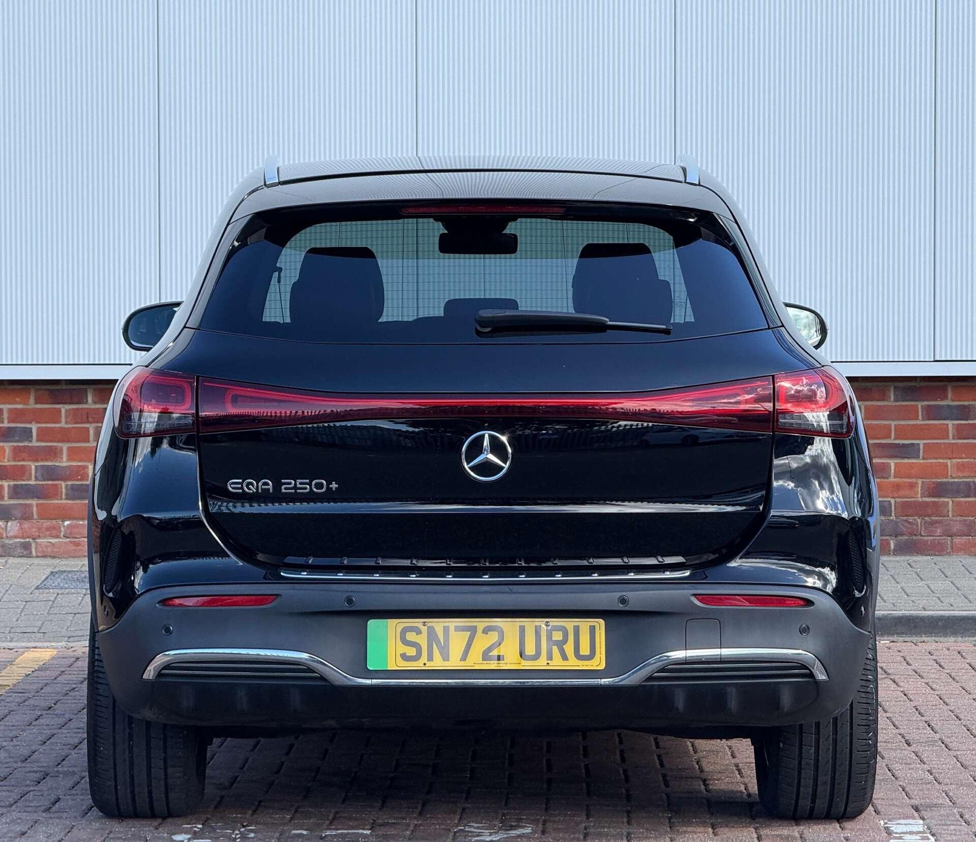 Mercedes-Benz EQA view 5